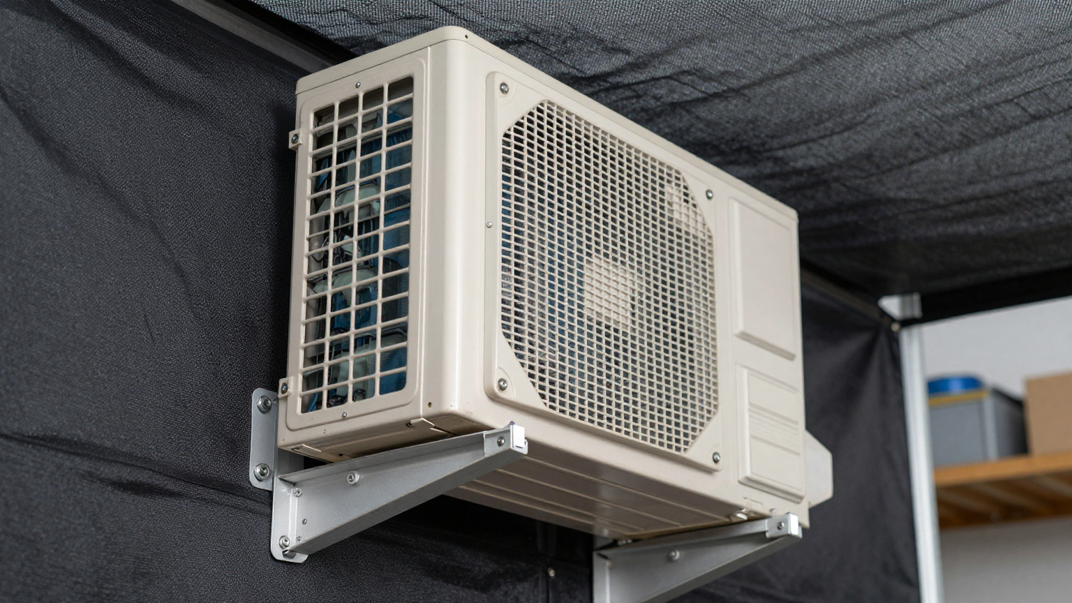 Sealed grow tent with closed-loop cooling maintaining CO2 and humidity