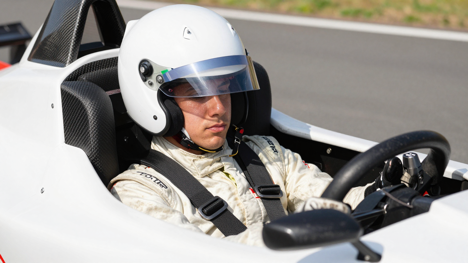 Diagram showing the thermal challenges inside a racing cockpit without an effective cooling system.